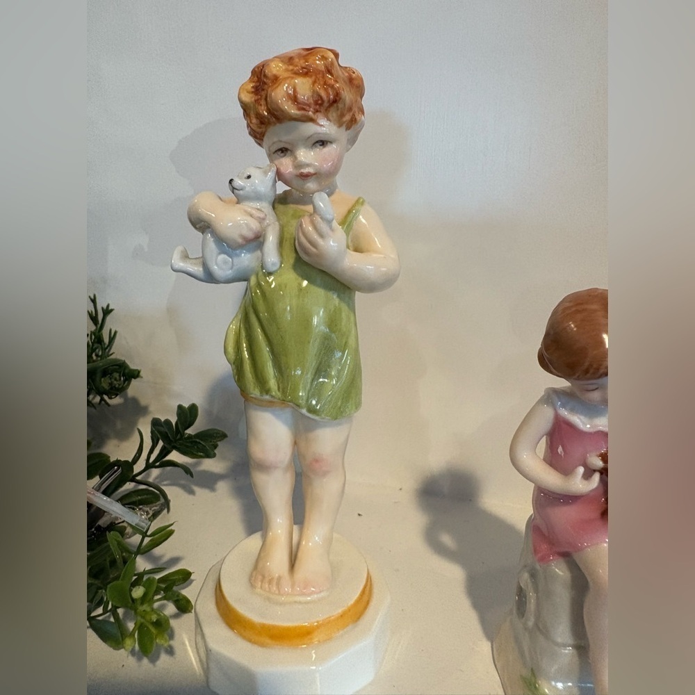 Royal Worcester Made in England Hand Painted Boy Figurine - Picture 7 of 10